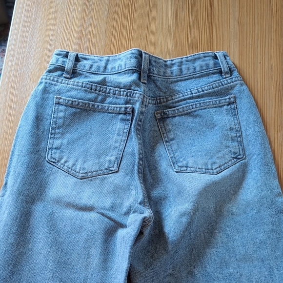 Classic Straight-Leg Women's Jeans - Light Blue - Picture 3 of 4